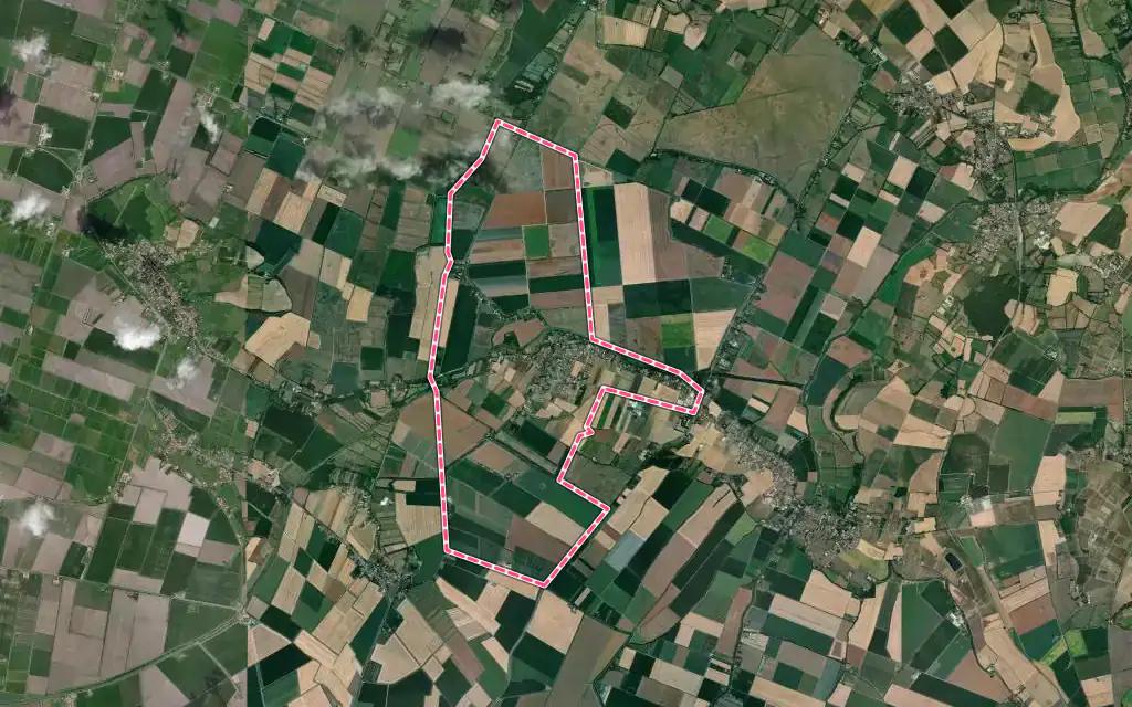 Vue satellite de Vouillé-les-Marais avec ses contours administratifs