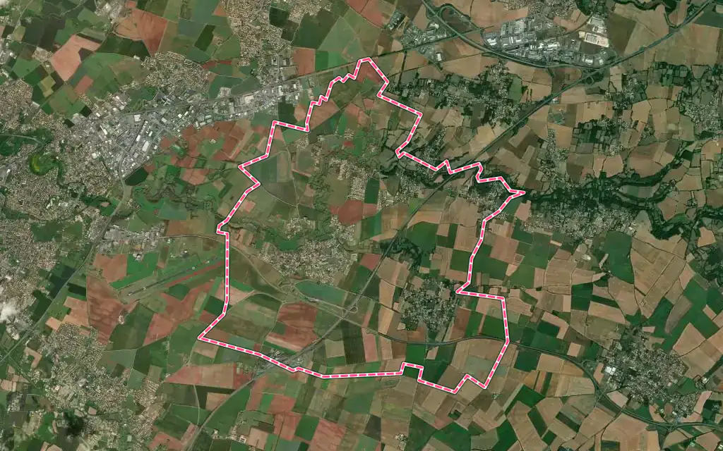 Vue satellite de Vouillé avec ses contours administratifs