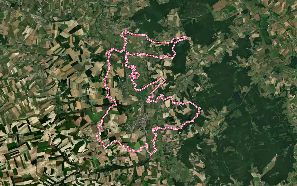 Vue satellite de Vouziers avec ses contours administratifs