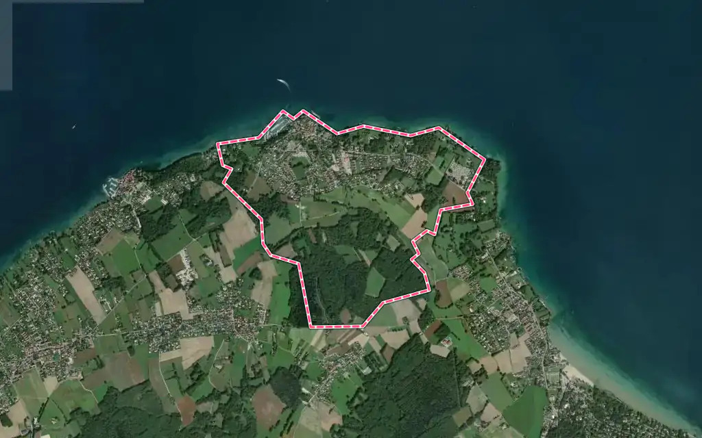 Vue satellite de Yvoire avec ses contours administratifs